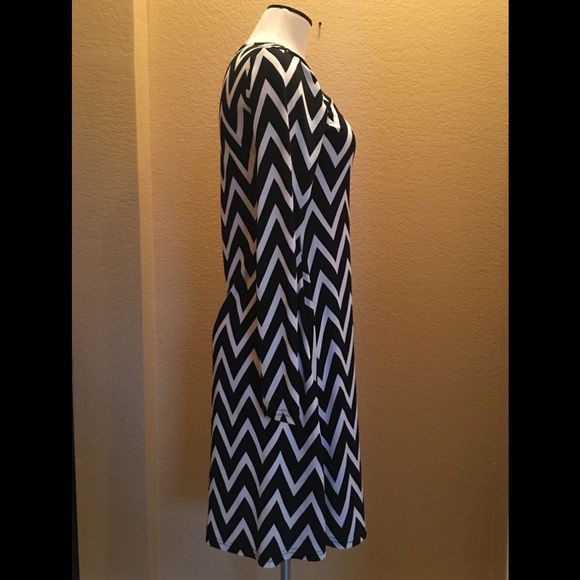 Reborn-Chevron Black Off-White A-Line Dress - Picture 2 of 6